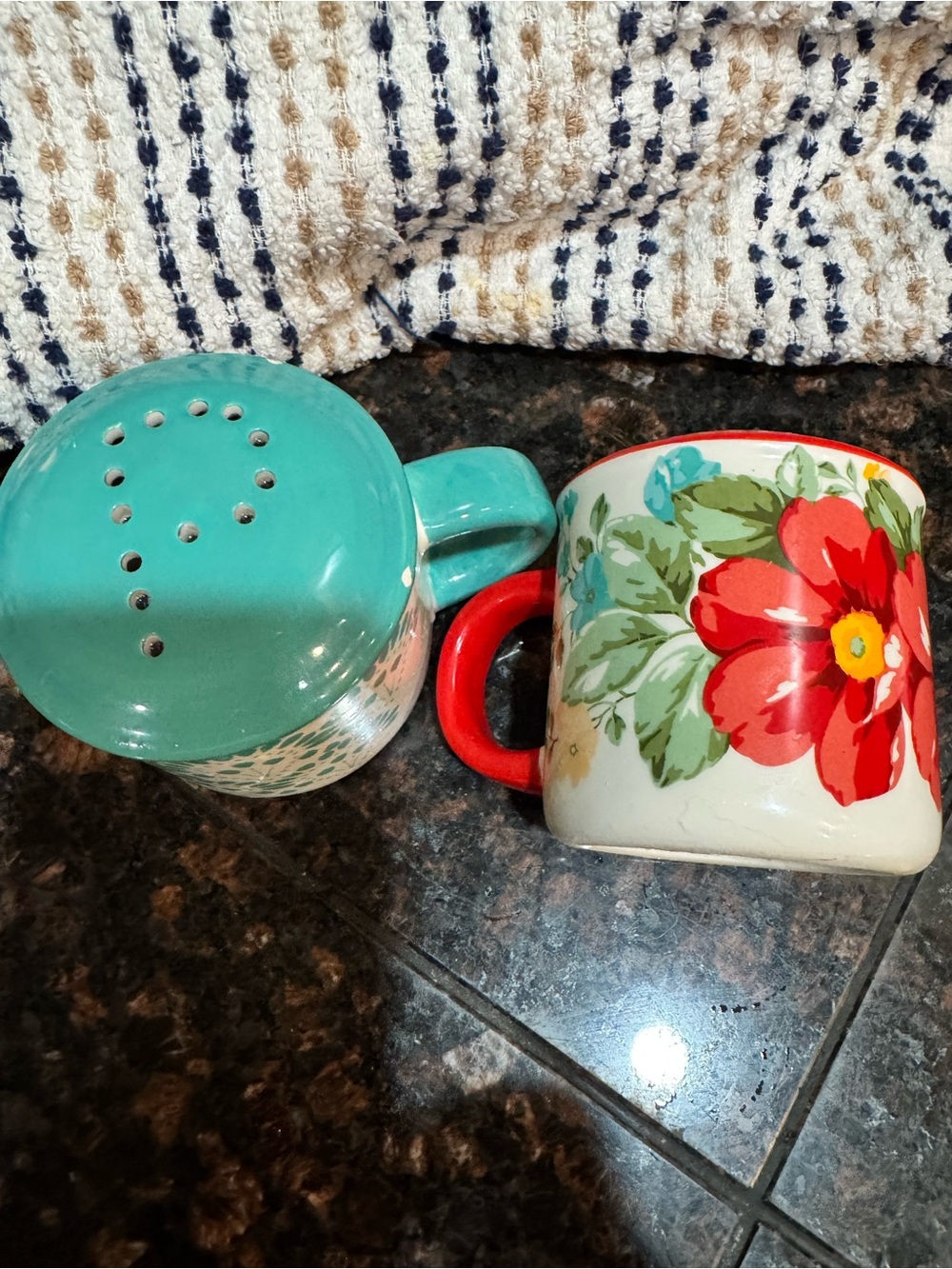 Pioneer woman salt and pepper shakers